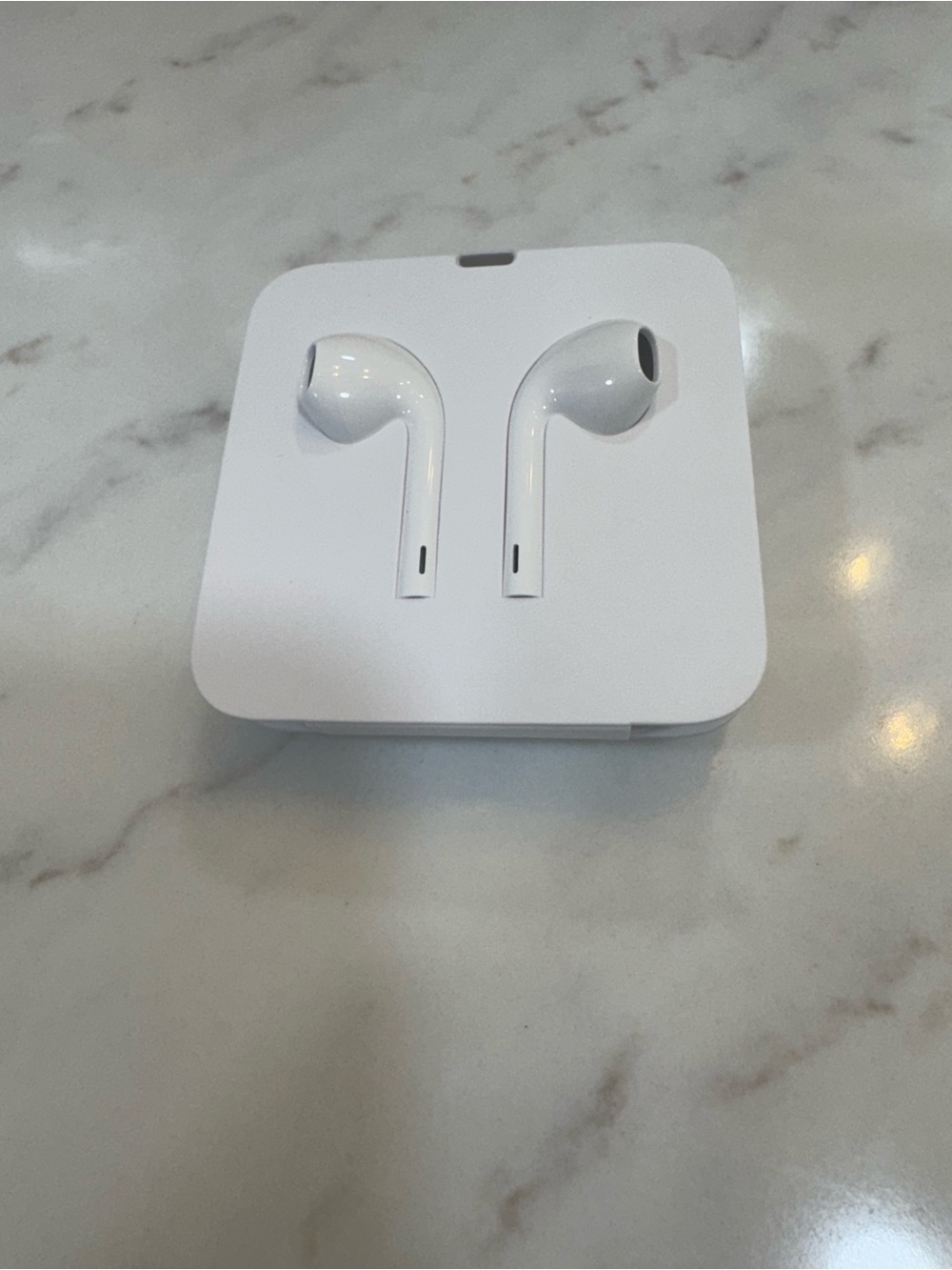 White Wired Earbuds with Lightning Connector - Comfortable Fit